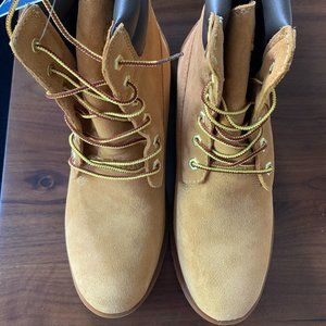 Brand New Timberland Boots 9.5 Womens